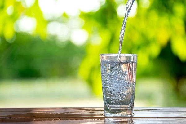Эксперты рассказали о пользе употребления теплой воды по утрам