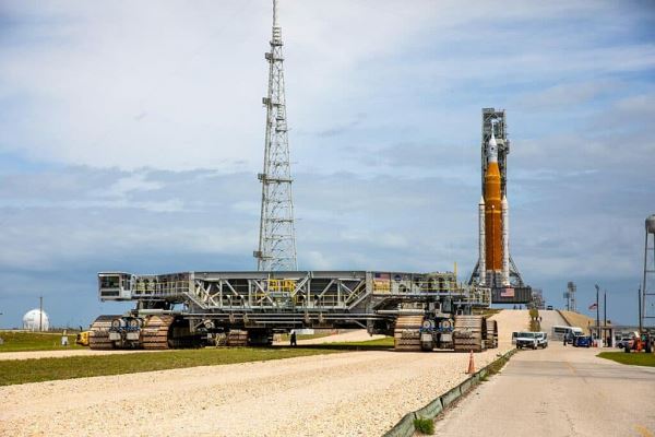 Запуск лунной ракеты NASA перенесли из-за резинового мусора