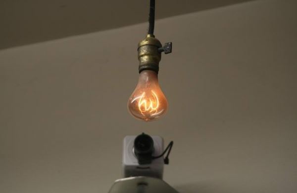 Знаменитая «столетняя лампа» накаливания горит уже более 116 лет