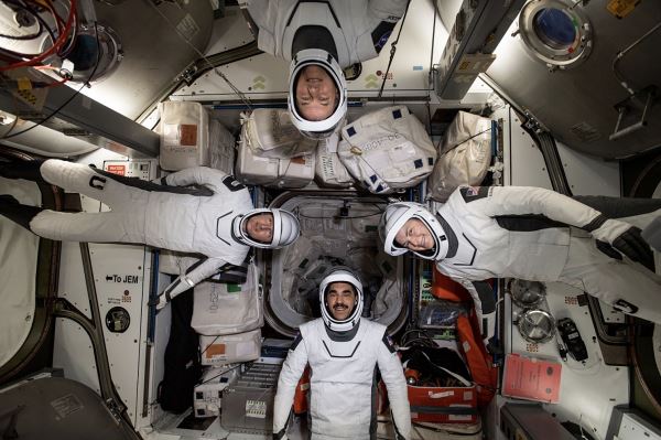 Crew Dragon с четырьмя астронавтами вернулся с МКС на Землю